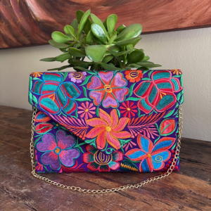 Pochette con ricami in filo di seta con tracolla rimovibile